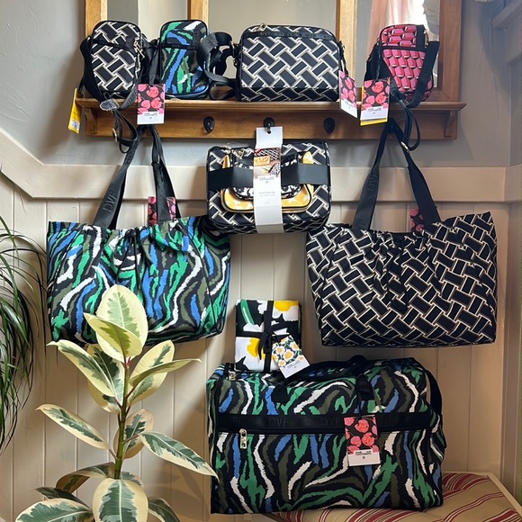 25% off Bundles NWT Arrow Geo/Yellow Poppy 2 Kitchen Towels DVF for Target - Picture 3 of 10